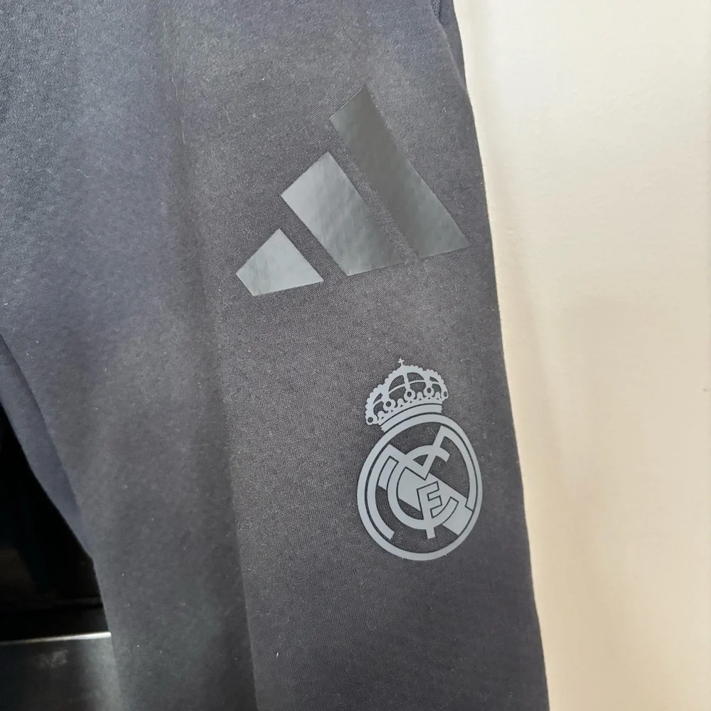 Adidas x Real Madrid Black Joggers - size XL​​